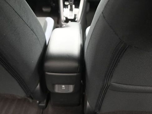 Used 2025 Nissan Versa SV image 29