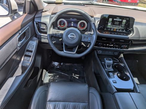 Used 2022 Nissan Rogue Platinum w/ Head-Up Display Package FWD image 17