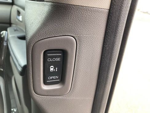 Used 2017 Honda Odyssey EX-L image 40