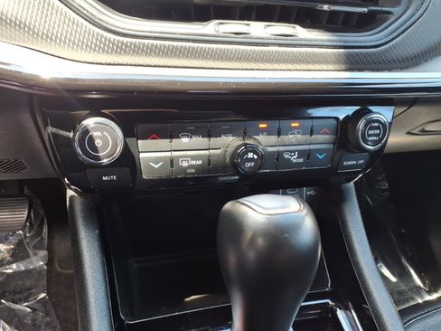 Used 2025 Jeep Compass Trailhawk AWD/4WD image 25