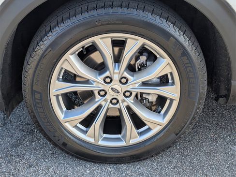 Used 2021 Ford Explorer XLT w/ Equipment Group 202A image 13