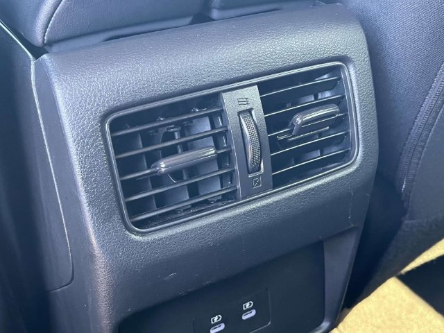Used 2025 Nissan Rogue SV AWD/4WD image 19