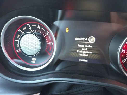 Used 2016 Dodge Challenger SXT image 6