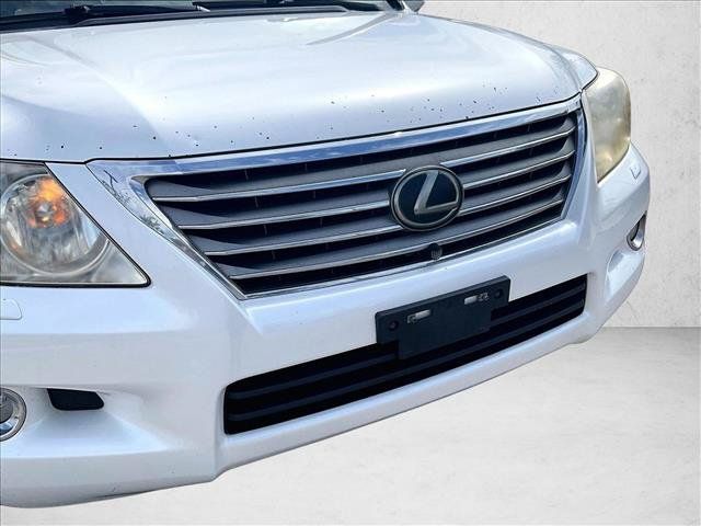 Used 2011 Lexus LX 570 4WD w/ Luxury Pkg w/Pre-crash image 26