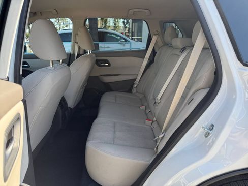 Used 2025 Nissan Rogue SV FWD image 28