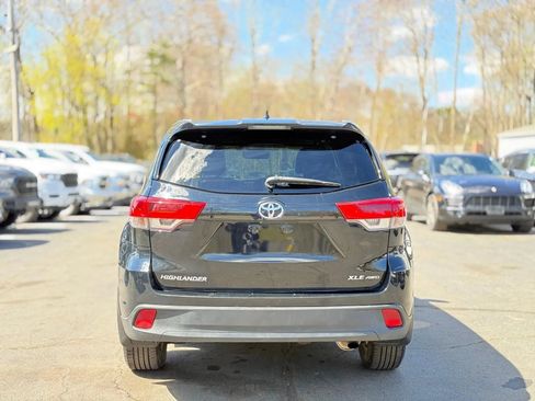 Used 2017 Toyota Highlander XLE w/ Carpet Mat Package AWD/4WD image 5