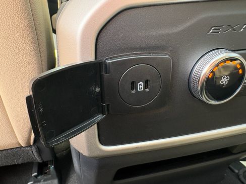 Used 2024 Ford Expedition Max Limited RWD image 29