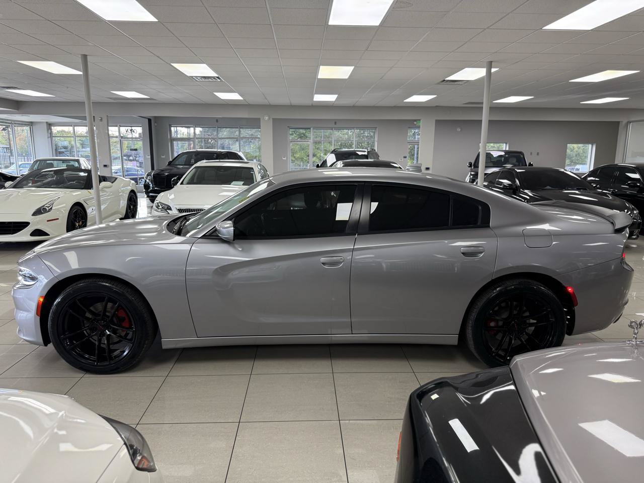 Used 2017 Dodge Charger SXT RWD image 7