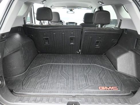 Used 2022 GMC Terrain SLE w/ LPO, Floor Liner Package image 23