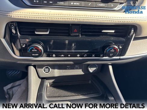 Used 2021 Nissan Rogue SV w/ Premium Package image 11