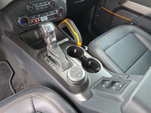 Used 2023 Ford Bronco Badlands image 28