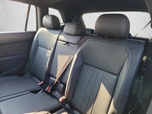 Used 2023 Volkswagen Tiguan SE R-Line image 14