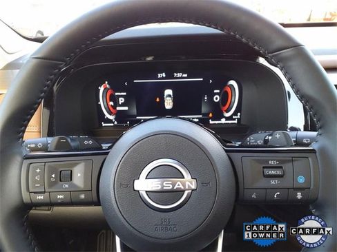 Certified 2024 Nissan Pathfinder Platinum w/ Black Appearance Package image 17