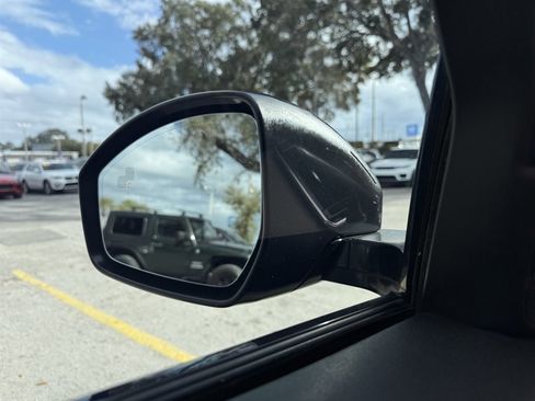 Used 2020 Land Rover Range Rover Velar S image 29