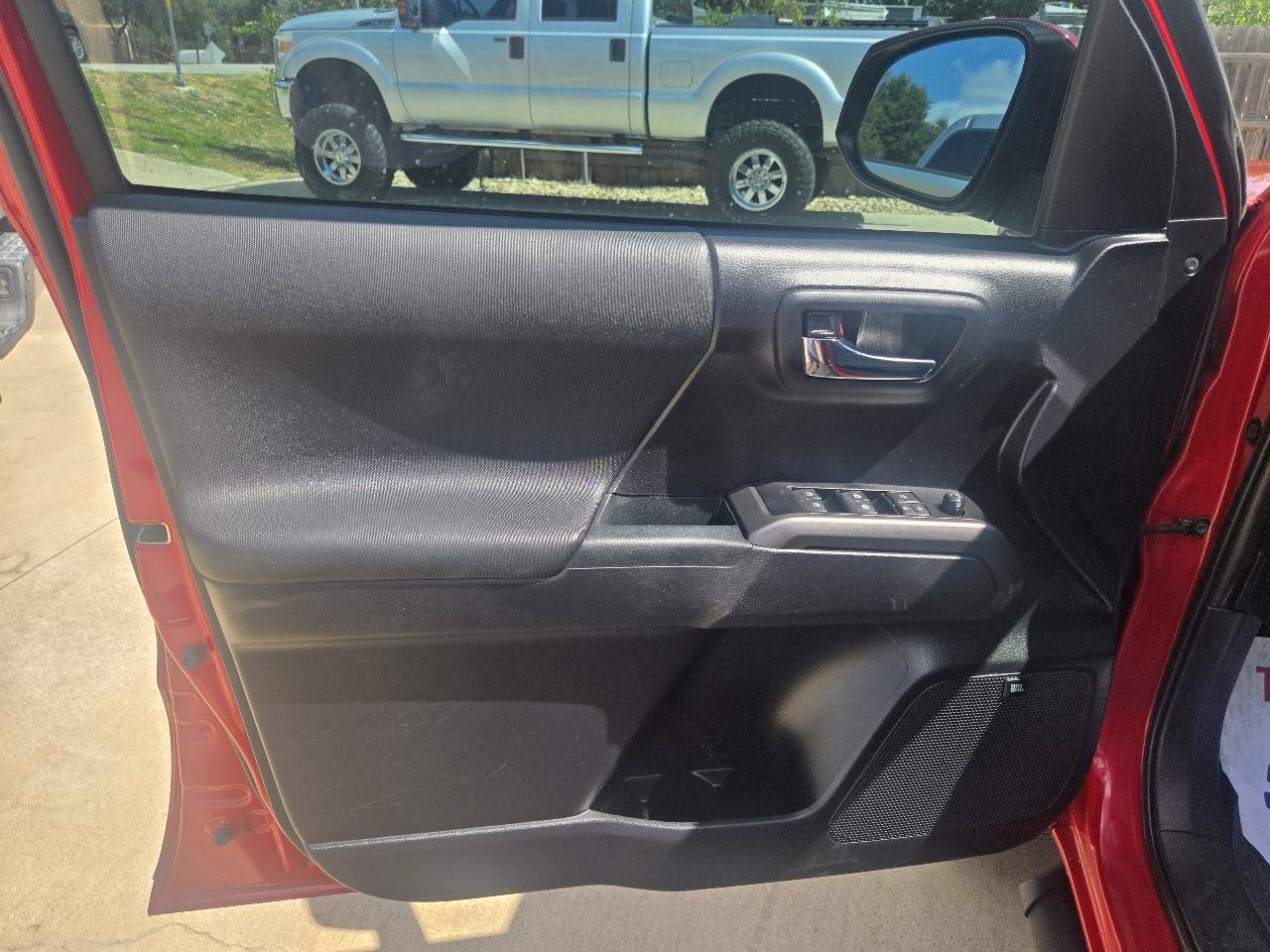 Used 2020 Toyota Tacoma TRD Sport w/ TRD Premium Sport Package RWD image 22