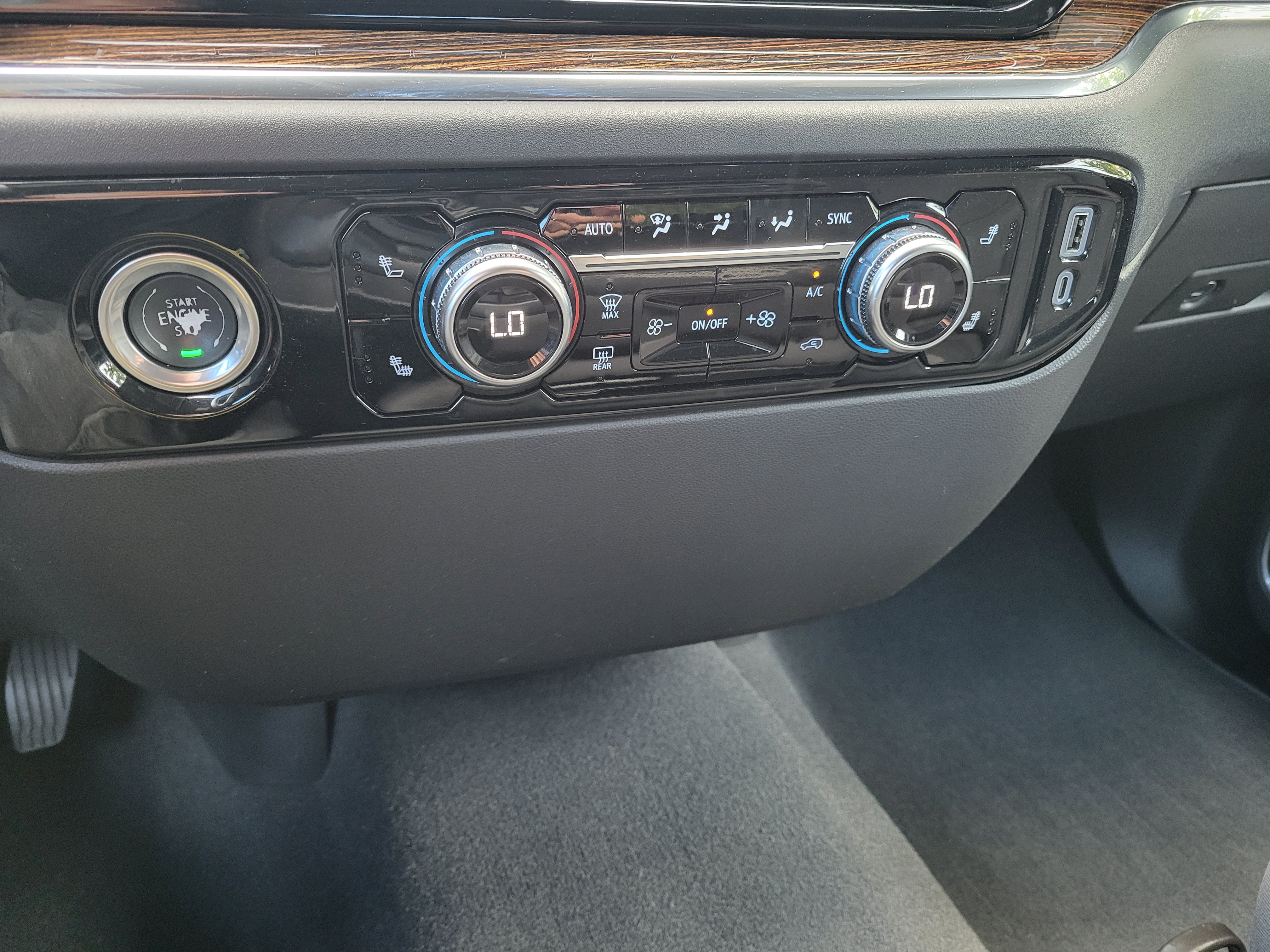 Certified 2024 GMC Sierra 1500 Elevation w/ LPO, Elevation Black Package AWD/4WD image 25