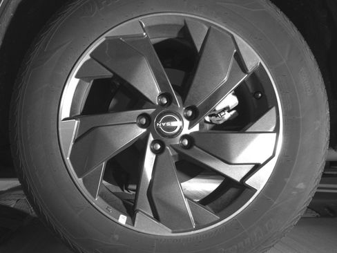 Used 2025 Nissan Rogue SV AWD/4WD image 14