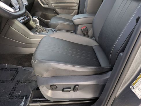 Certified 2023 Volkswagen Tiguan SE R-Line image 18