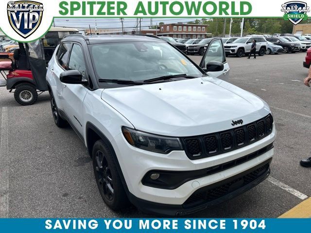 Used 2023 Jeep Compass Latitude AWD/4WD image 1