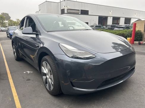 Used 2024 Tesla Model Y Long Range image 2