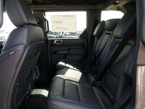 New 2026 Ford Bronco Badlands w/ Sasquatch Package AWD/4WD image 13