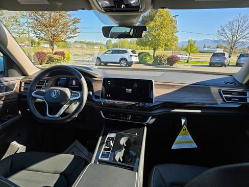 New 2025 Volkswagen Atlas SEL image 17