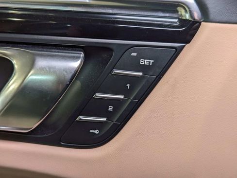 Certified 2025 Porsche Macan image 37