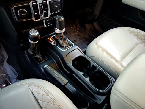 Used 2023 Jeep Wrangler Sahara image 15