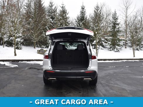 Used 2024 Buick Enclave Essence w/ Experience Buick Package image 23