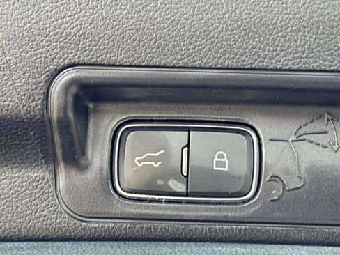 Used 2022 Ford Explorer XLT RWD image 29
