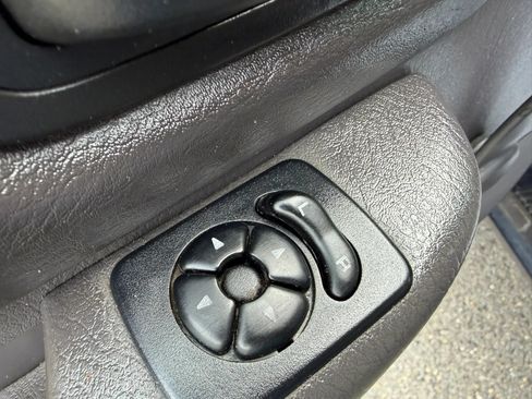 Used 1999 Jeep Cherokee Sport RWD image 11