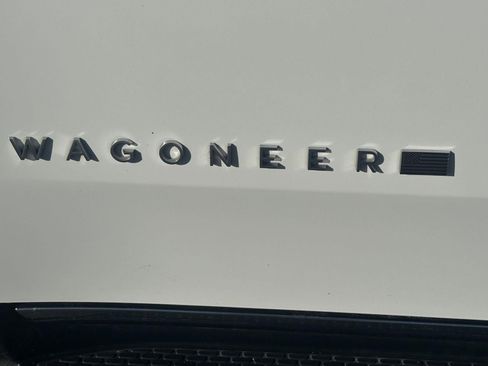 Used 2024 Jeep Wagoneer L Series II w/ Flexible Seating Group image 10