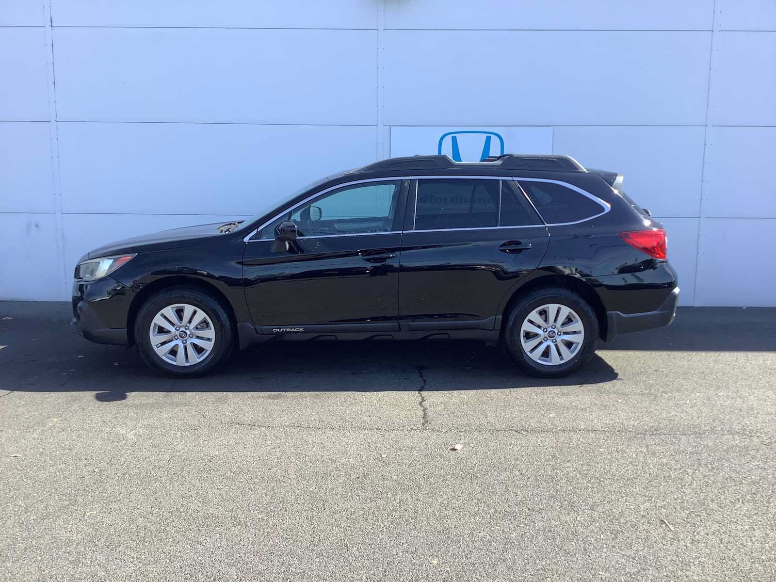 Used 2019 Subaru Outback 2.5i Premium AWD/4WD image 2