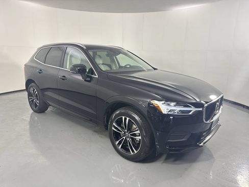 Used 2019 Volvo XC60 T6 Momentum w/ Multimedia Package AWD/4WD image 3