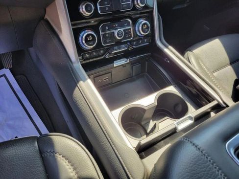 Used 2023 GMC Yukon Denali RWD image 18