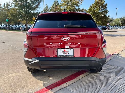 Used 2025 Hyundai Kona SEL image 7