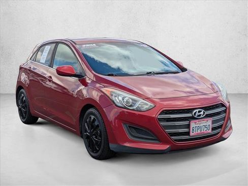 Used 2017 Hyundai Elantra GT FWD image 3