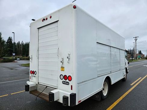 Used 2021 Isuzu NPR image 3