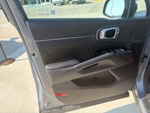 Used 2023 Kia Sorento SX image 12