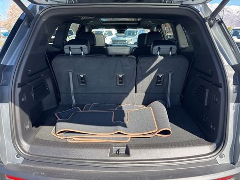 Used 2026 GMC Acadia AT4 w/ Luxury Package image 11