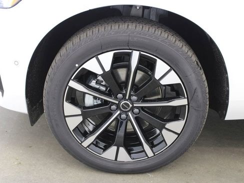 New 2026 Volvo XC60 B5 Plus w/ Protection Package Premier AWD/4WD image 30