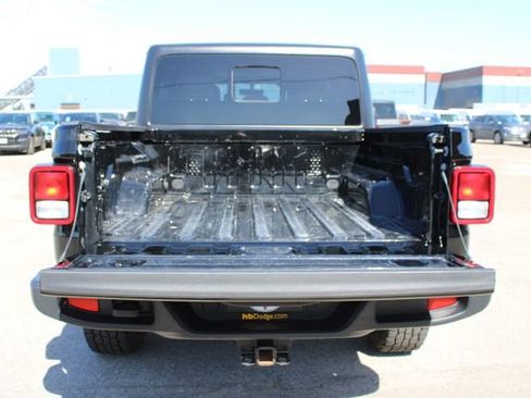 Used 2021 Jeep Gladiator Overland AWD/4WD image 8