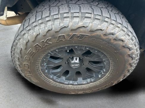 Used 2019 Jeep Wrangler Unlimited Sahara AWD/4WD image 16