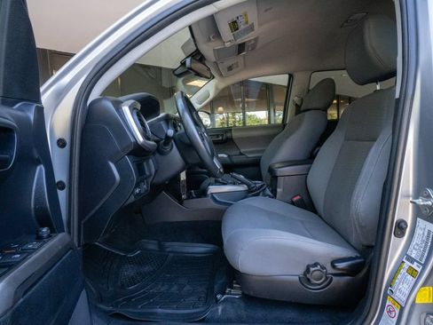 Used 2019 Toyota Tacoma SR5 AWD/4WD image 8