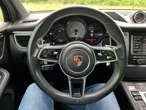 Used 2016 Porsche Macan S image 11