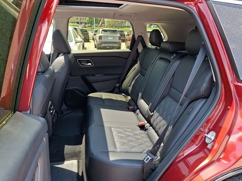 Certified 2025 Nissan Rogue Platinum AWD/4WD image 12