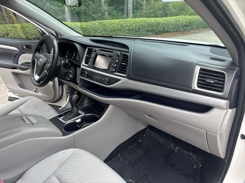 Used 2016 Toyota Highlander LE FWD image 28