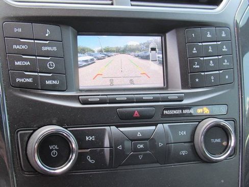 Used 2018 Ford Explorer XLT image 15