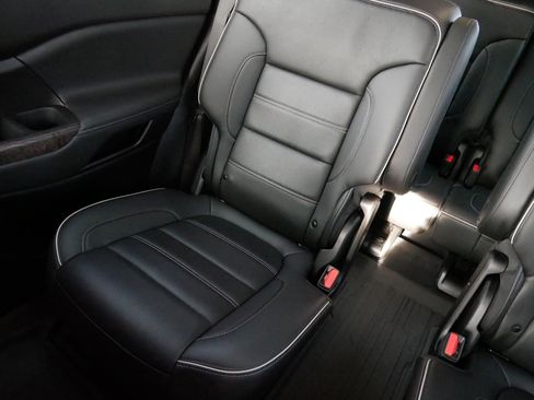 Used 2023 GMC Acadia Denali w/ Black Diamond Edition image 12