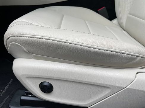 Used 2021 Mercedes-Benz GLE 350 w/ Premium Package image 11